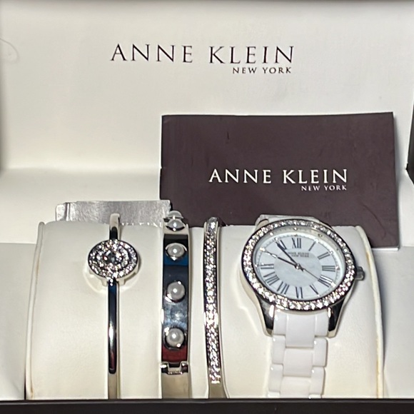 🪩 Anne Klein elegant Watch and bracket set 🪩